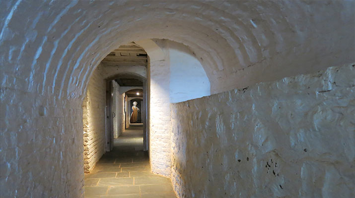 monticello-cellar-tunnel