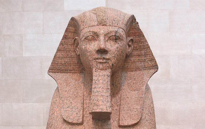 hatshepsut kneeling